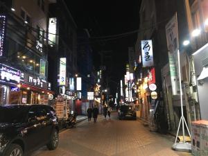 [대핫상권 생기상실] ③경희대 상권, 매출 줄고 <b>임대료</b> 늘고 ‘NO매력’...