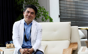 [핫피플] 김정빈 쥬넥스 대표, K-안티에이징 새 역사 쓴다 - 뉴스 썸네일 이미지