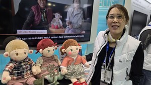 [MWC 25] 부모님 지키는 우리집 막둥이 효돌이, 삶의 이유 된 사연은? - 뉴스 썸네일 이미지