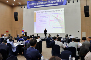 세종상의, '세종경제포럼' 성료...송재용 교수 "생산성 높이려면 AI 활용... - 뉴스 썸네일 이미지