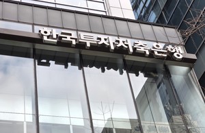 저축은행 상반기 순익 7600억원...실적 개선에도 충당금 적립은 '뒷걸음... - 뉴스 썸네일 이미지