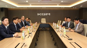 KGM, 파라과이에 무쏘 EV 20대 공급…공공 전기차 시장 확장