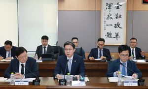 탈탈 털리는 은행들...업비트ㆍ빗썸ㆍ코인원 3대장 보안 "누가 누가 잘하... - 뉴스 썸네일 이미지