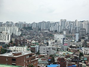 녹물·주차난 참던 '몸테크' 옛말, 공사비 폭등에 원도심 '새 아파트' 쏠... - 뉴스 썸네일 이미지